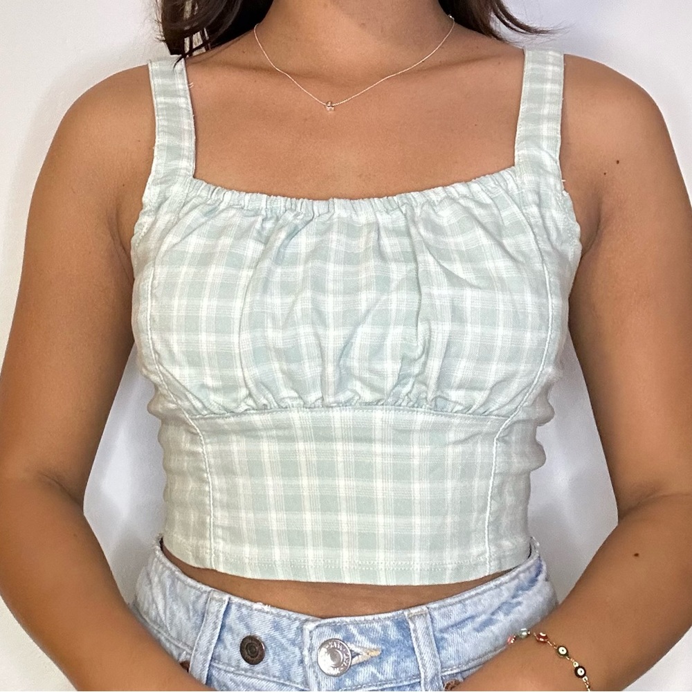 🌸 hollister crop top 🌸